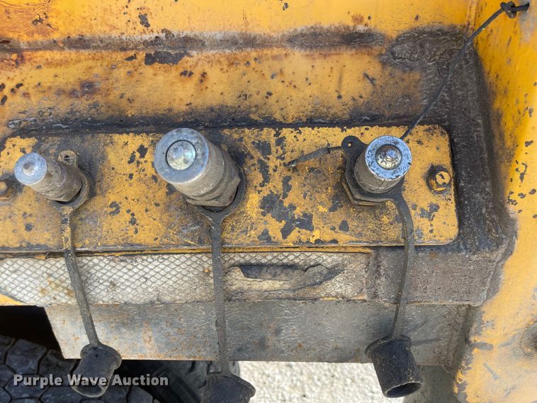 image for item JD9313 2005 International 7400  dump truck