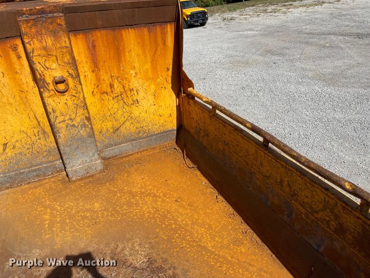 image for item JD9313 2005 International 7400  dump truck