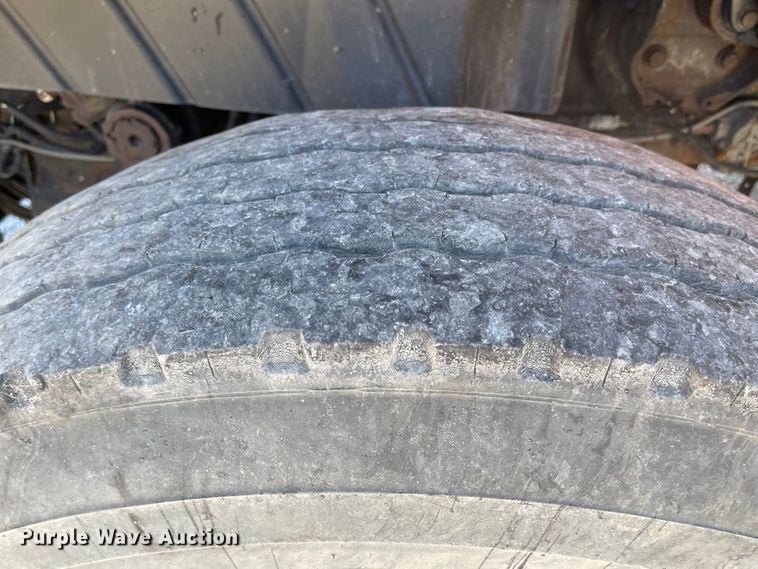 image for item JD9313 2005 International 7400  dump truck