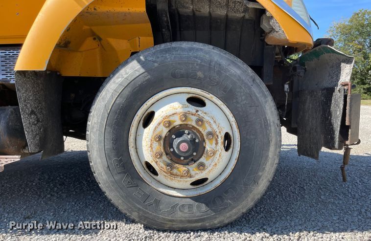 image for item JD9313 2005 International 7400  dump truck