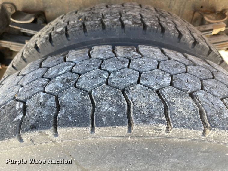 image for item JD9313 2005 International 7400  dump truck