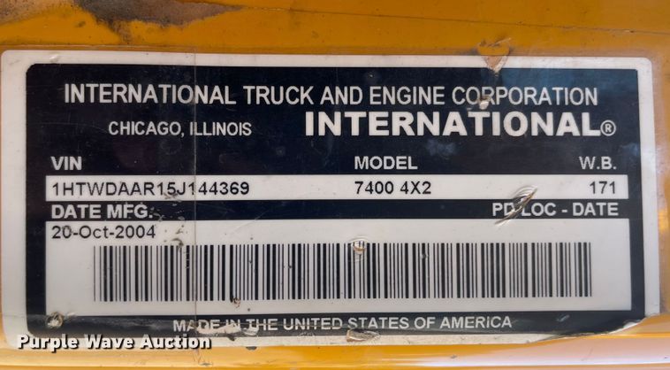image for item JD9313 2005 International 7400  dump truck
