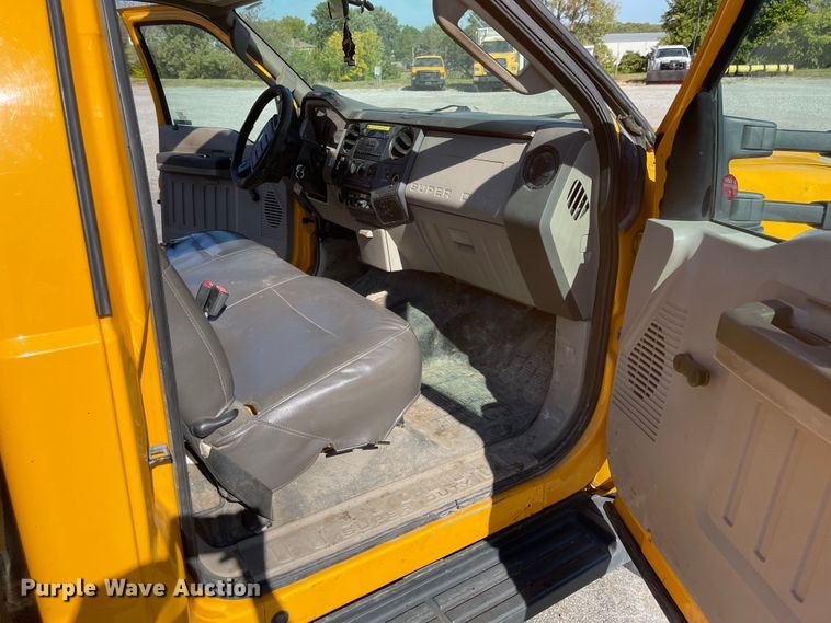 image for item JD9315 2009 Ford F550 Super Duty  bucket truck