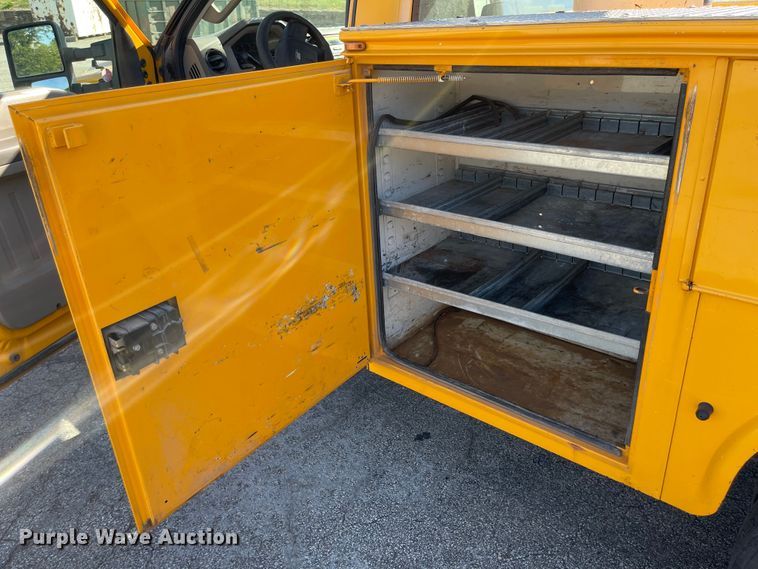 image for item JD9315 2009 Ford F550 Super Duty  bucket truck