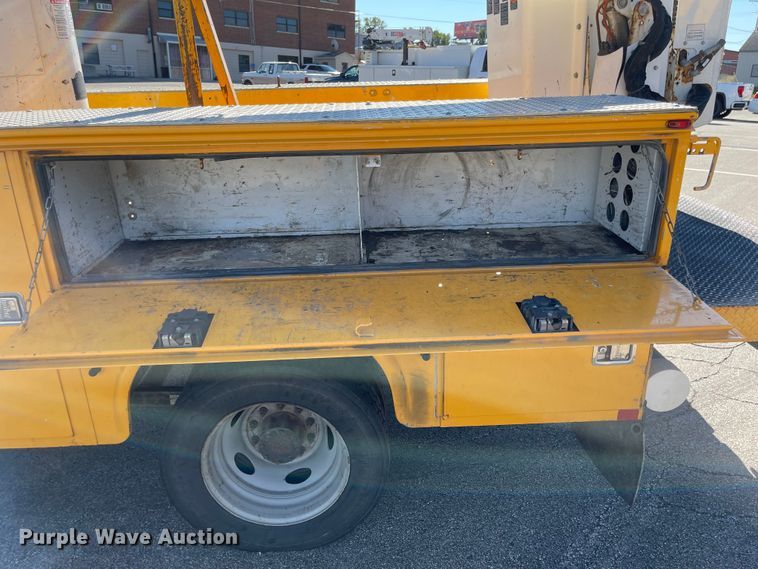 image for item JD9315 2009 Ford F550 Super Duty  bucket truck