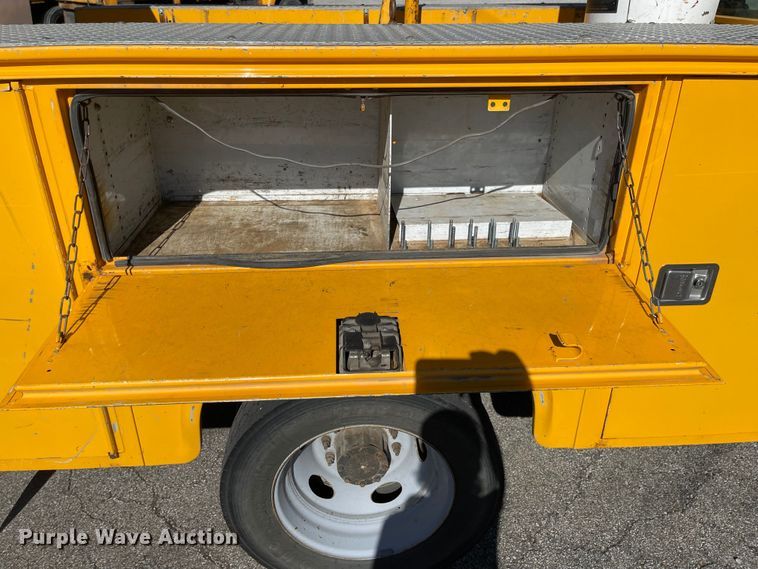 image for item JD9315 2009 Ford F550 Super Duty  bucket truck