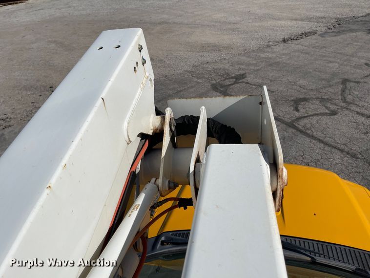 image for item JD9315 2009 Ford F550 Super Duty  bucket truck