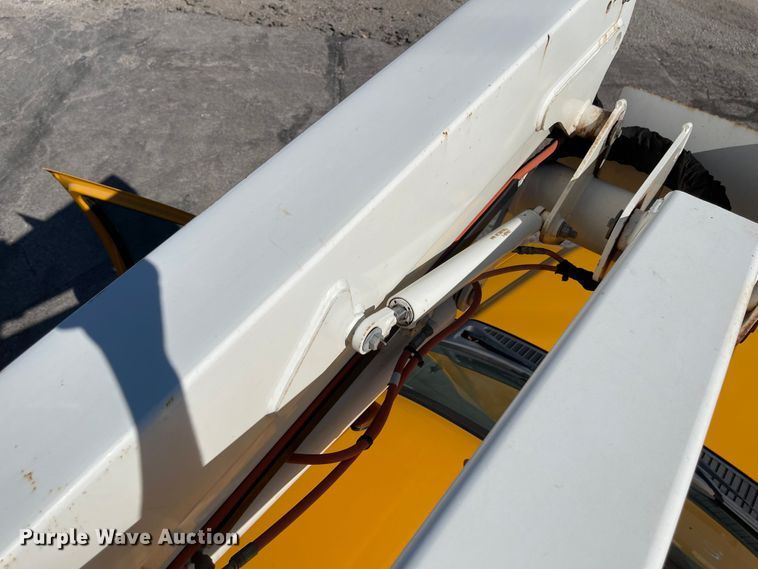 image for item JD9315 2009 Ford F550 Super Duty  bucket truck