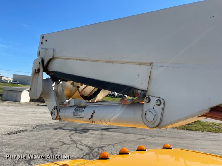 image for item JD9315 2009 Ford F550 Super Duty  bucket truck