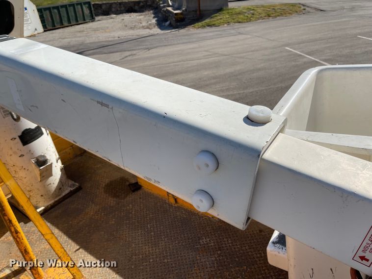 image for item JD9315 2009 Ford F550 Super Duty  bucket truck