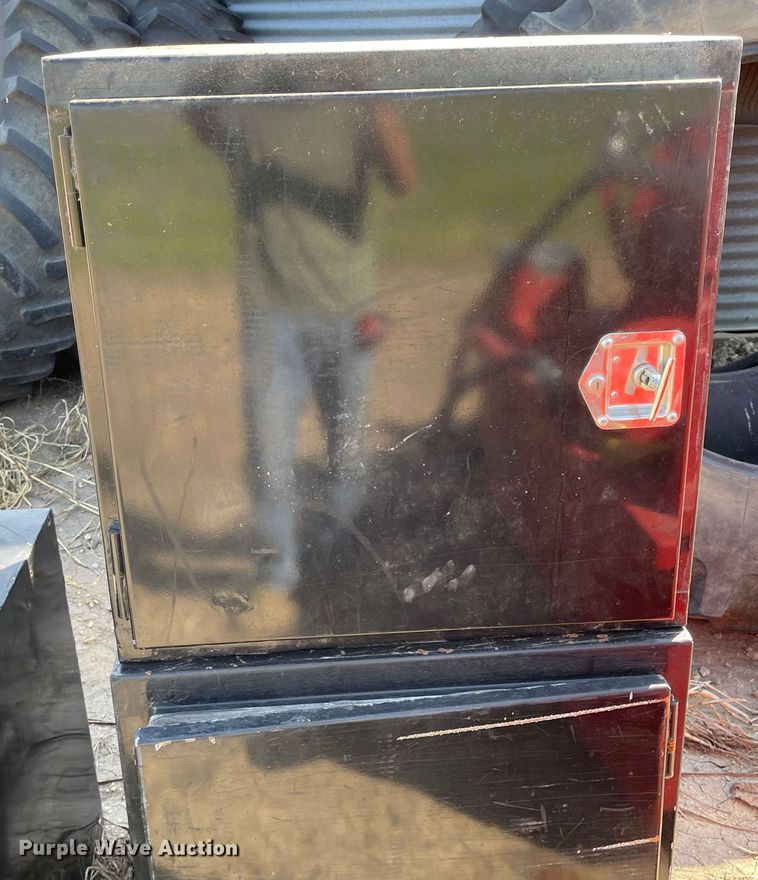 image for item JD9324 (4) toolboxes