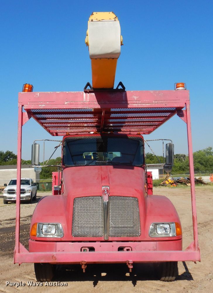image for item KI9237 2005 Kenworth T300  bucket truck