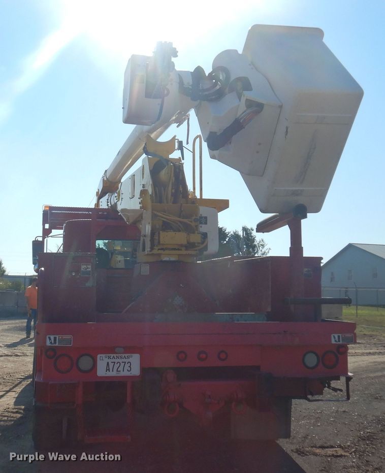 image for item KI9237 2005 Kenworth T300  bucket truck