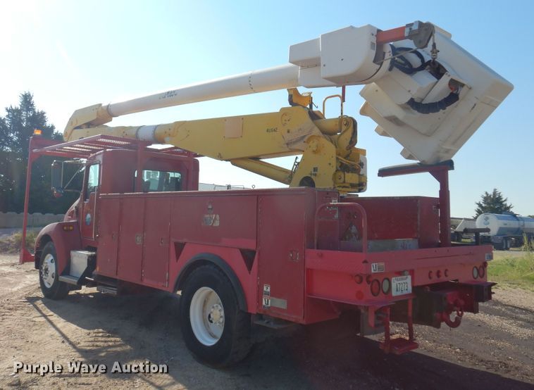 image for item KI9237 2005 Kenworth T300  bucket truck