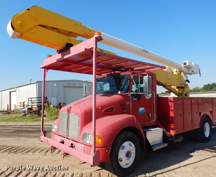 image for item KI9237 2005 Kenworth T300  bucket truck