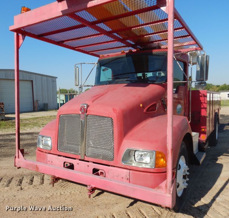 image for item KI9237 2005 Kenworth T300  bucket truck