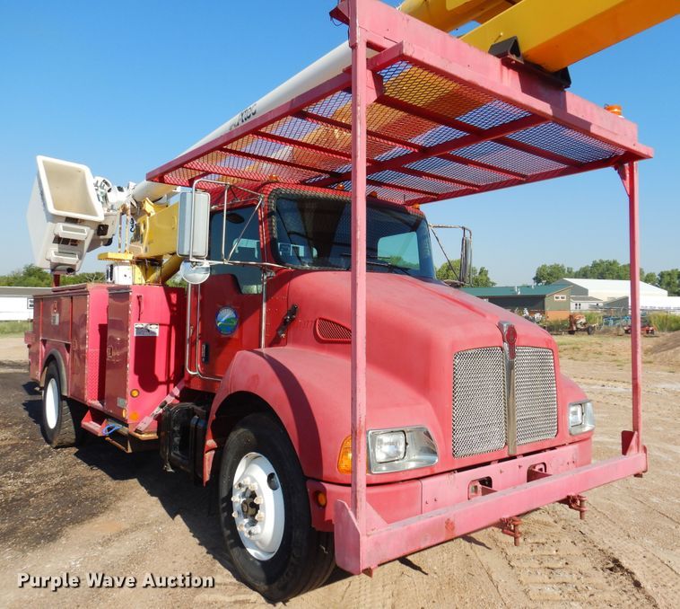 image for item KI9237 2005 Kenworth T300  bucket truck