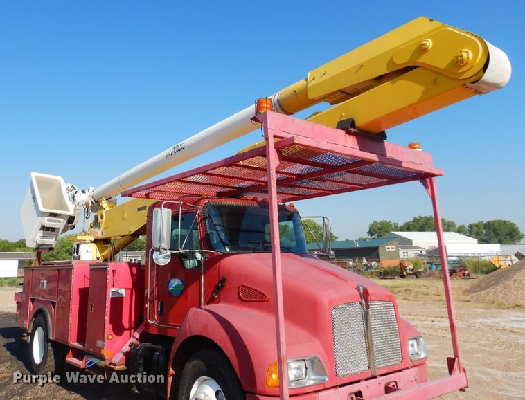 image for item KI9237 2005 Kenworth T300  bucket truck