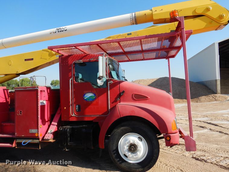 image for item KI9237 2005 Kenworth T300  bucket truck