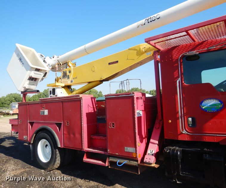 image for item KI9237 2005 Kenworth T300  bucket truck