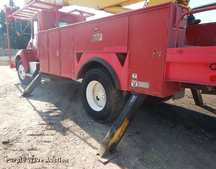 image for item KI9237 2005 Kenworth T300  bucket truck