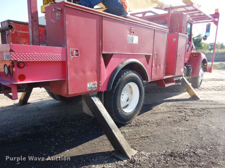 image for item KI9237 2005 Kenworth T300  bucket truck