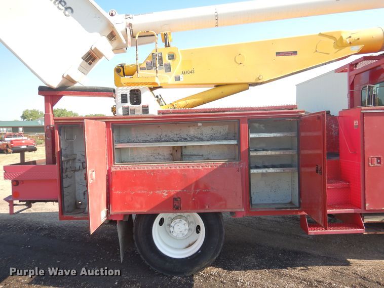 image for item KI9237 2005 Kenworth T300  bucket truck