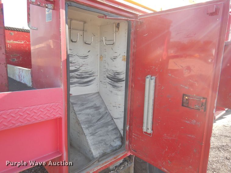 image for item KI9237 2005 Kenworth T300  bucket truck