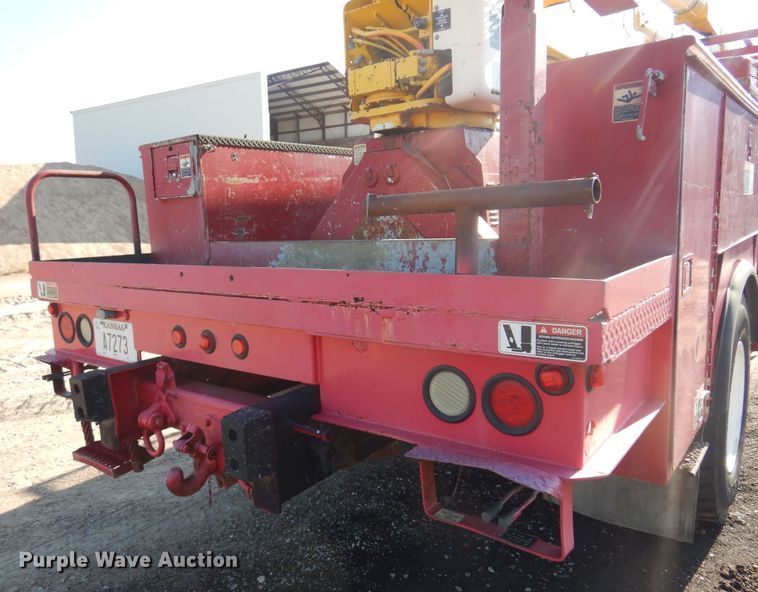 image for item KI9237 2005 Kenworth T300  bucket truck