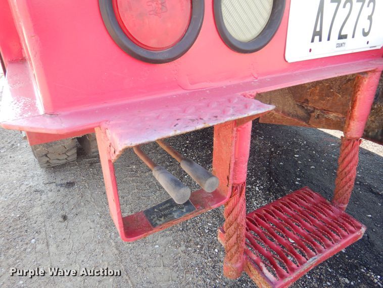 image for item KI9237 2005 Kenworth T300  bucket truck