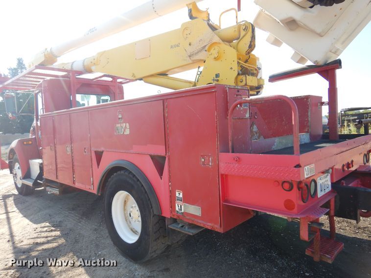 image for item KI9237 2005 Kenworth T300  bucket truck