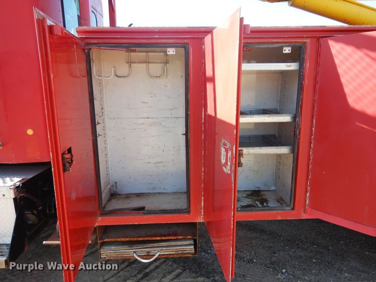 image for item KI9237 2005 Kenworth T300  bucket truck