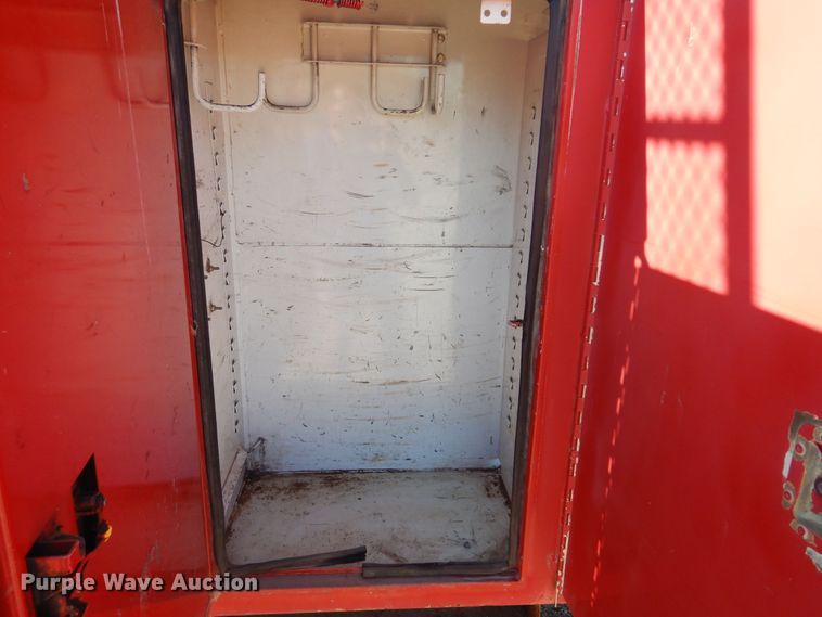 image for item KI9237 2005 Kenworth T300  bucket truck