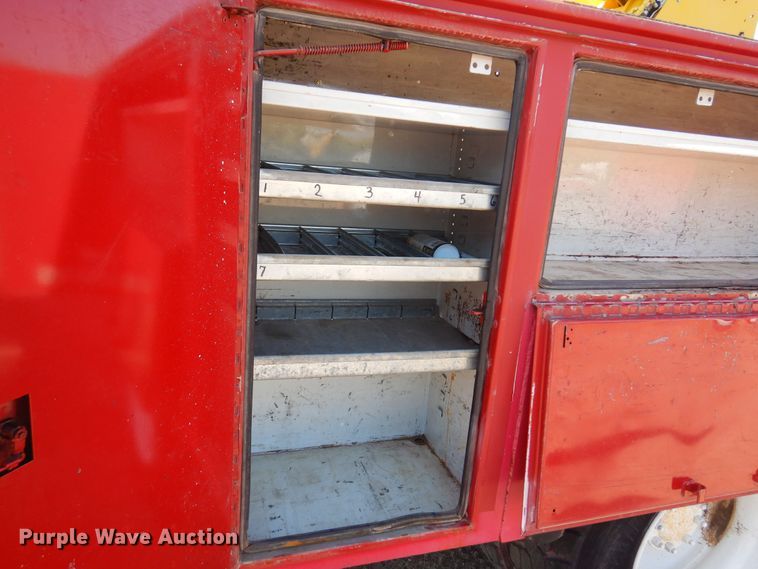 image for item KI9237 2005 Kenworth T300  bucket truck