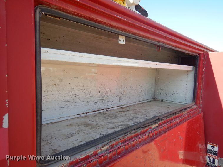 image for item KI9237 2005 Kenworth T300  bucket truck