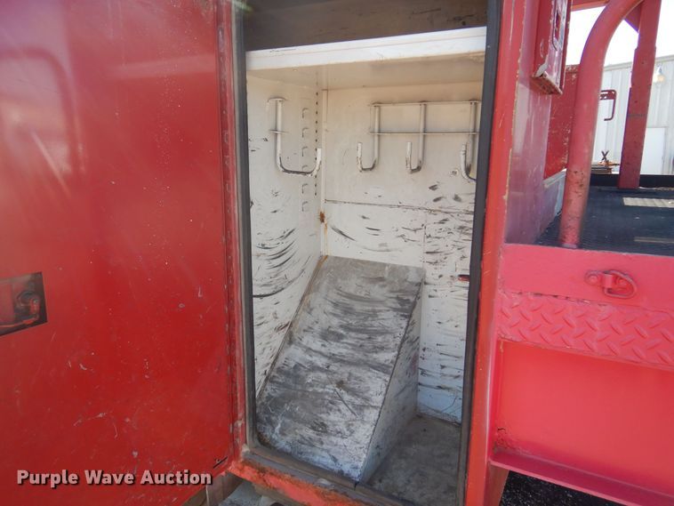 image for item KI9237 2005 Kenworth T300  bucket truck