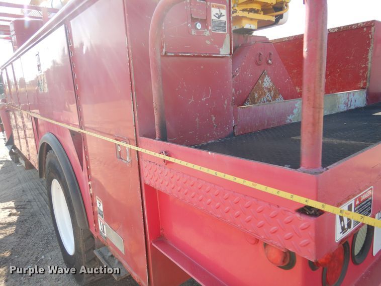 image for item KI9237 2005 Kenworth T300  bucket truck