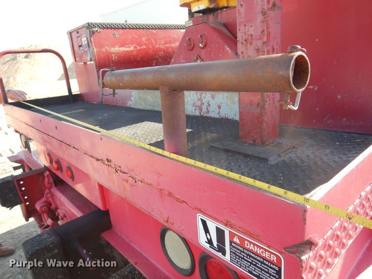 image for item KI9237 2005 Kenworth T300  bucket truck