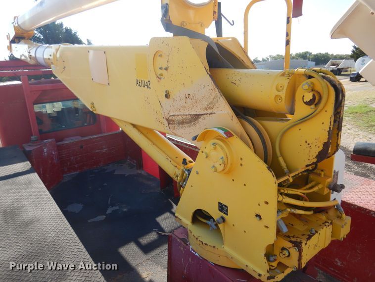 image for item KI9237 2005 Kenworth T300  bucket truck