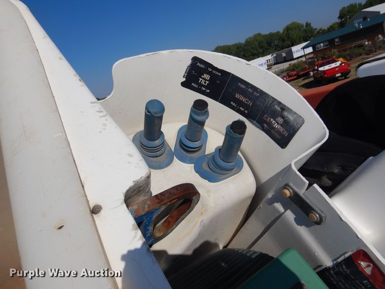 image for item KI9237 2005 Kenworth T300  bucket truck