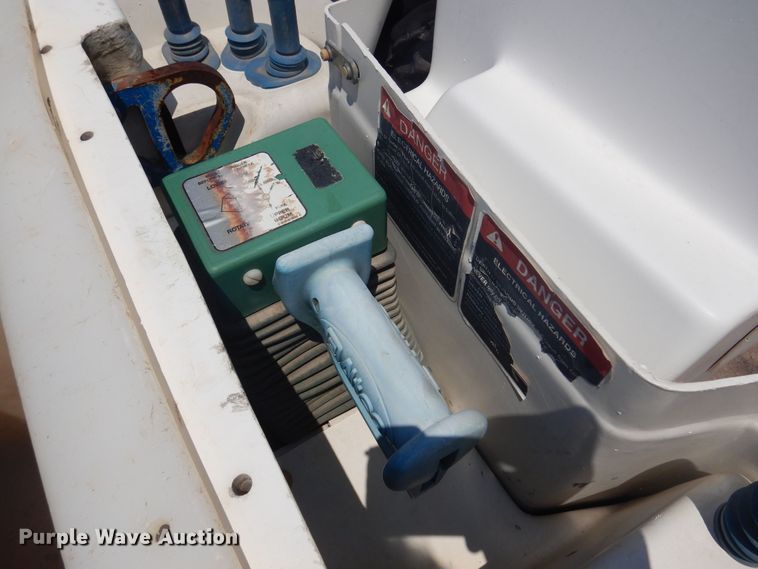 image for item KI9237 2005 Kenworth T300  bucket truck