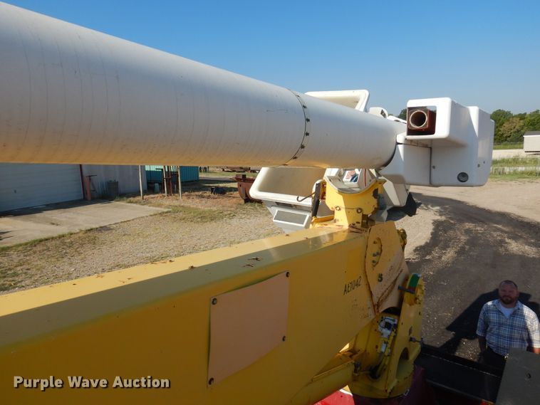 image for item KI9237 2005 Kenworth T300  bucket truck