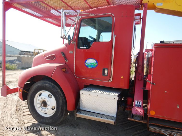 image for item KI9237 2005 Kenworth T300  bucket truck