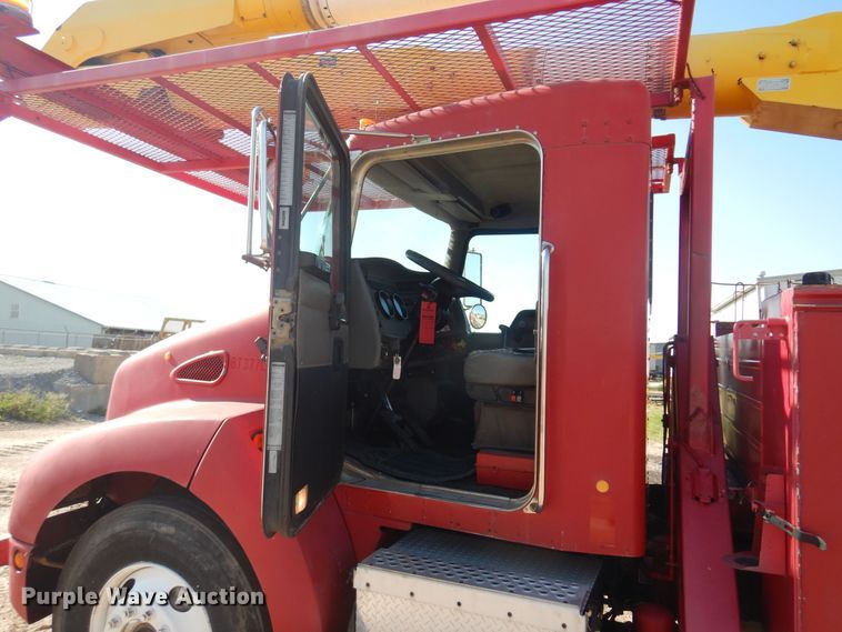 image for item KI9237 2005 Kenworth T300  bucket truck