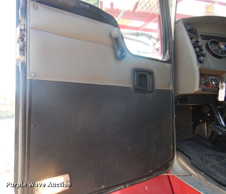 image for item KI9237 2005 Kenworth T300  bucket truck