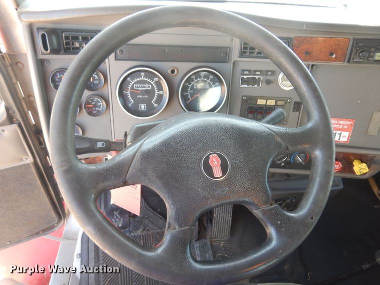 image for item KI9237 2005 Kenworth T300  bucket truck