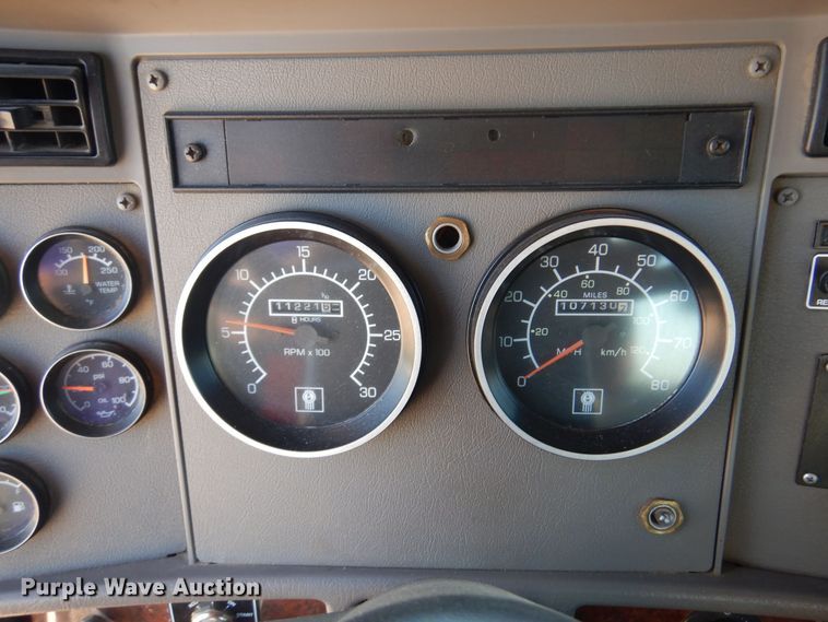 image for item KI9237 2005 Kenworth T300  bucket truck