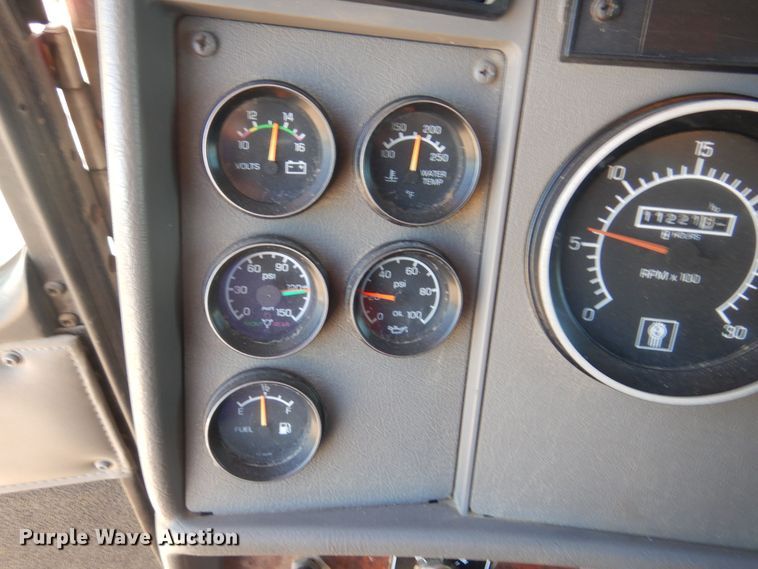 image for item KI9237 2005 Kenworth T300  bucket truck