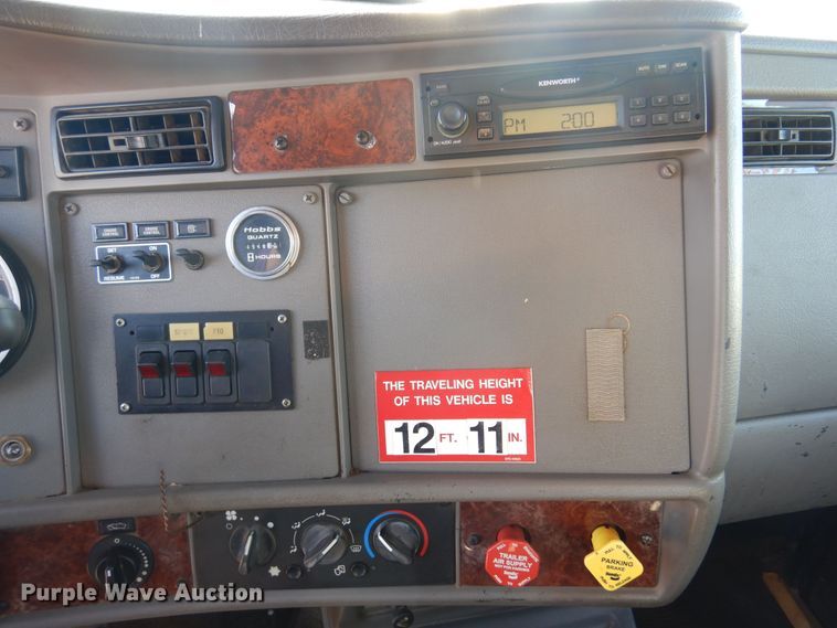 image for item KI9237 2005 Kenworth T300  bucket truck