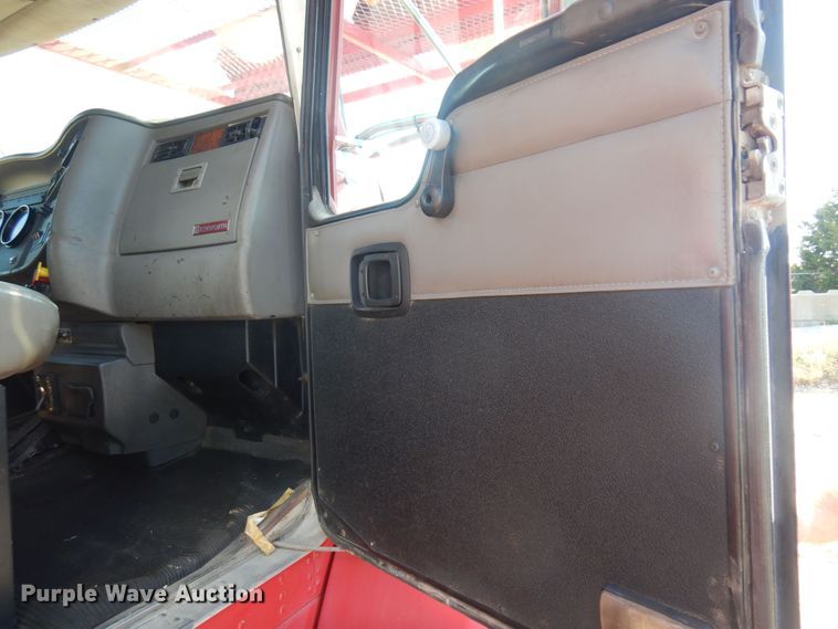 image for item KI9237 2005 Kenworth T300  bucket truck